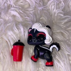 MGA Entertainment Lol doll L.O.L. Surprise! Pets Skunk gently preloved